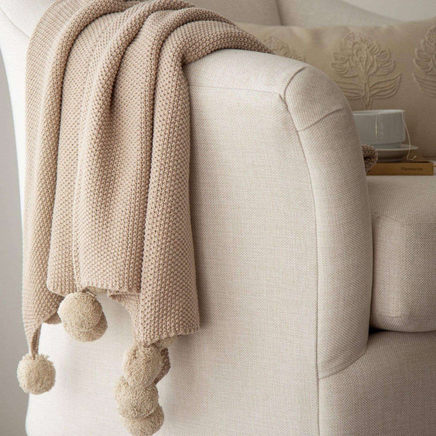 Aria Cotton Seedstitch Throw with Pompoms: Mushroom