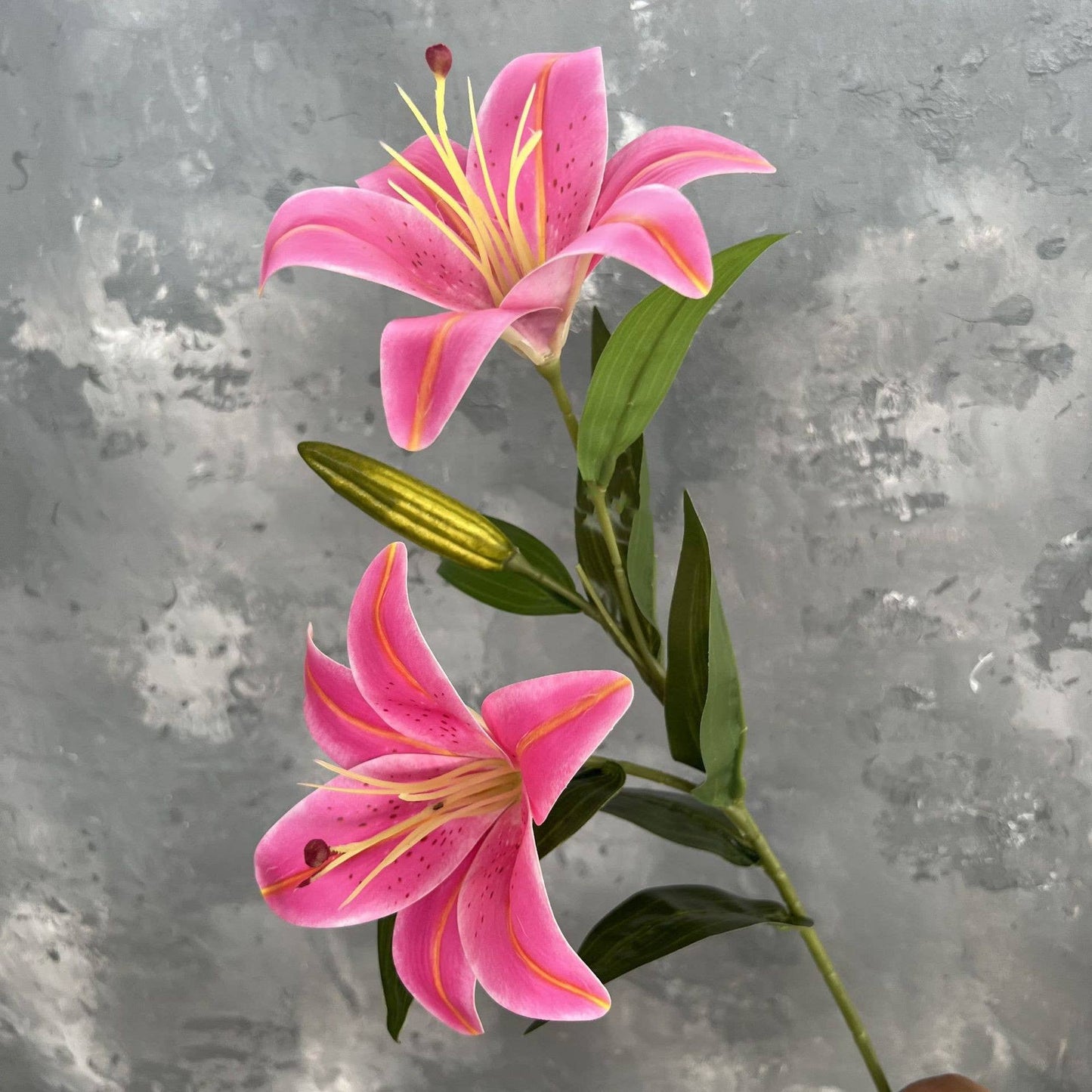 23'' Natural Touch Lilies