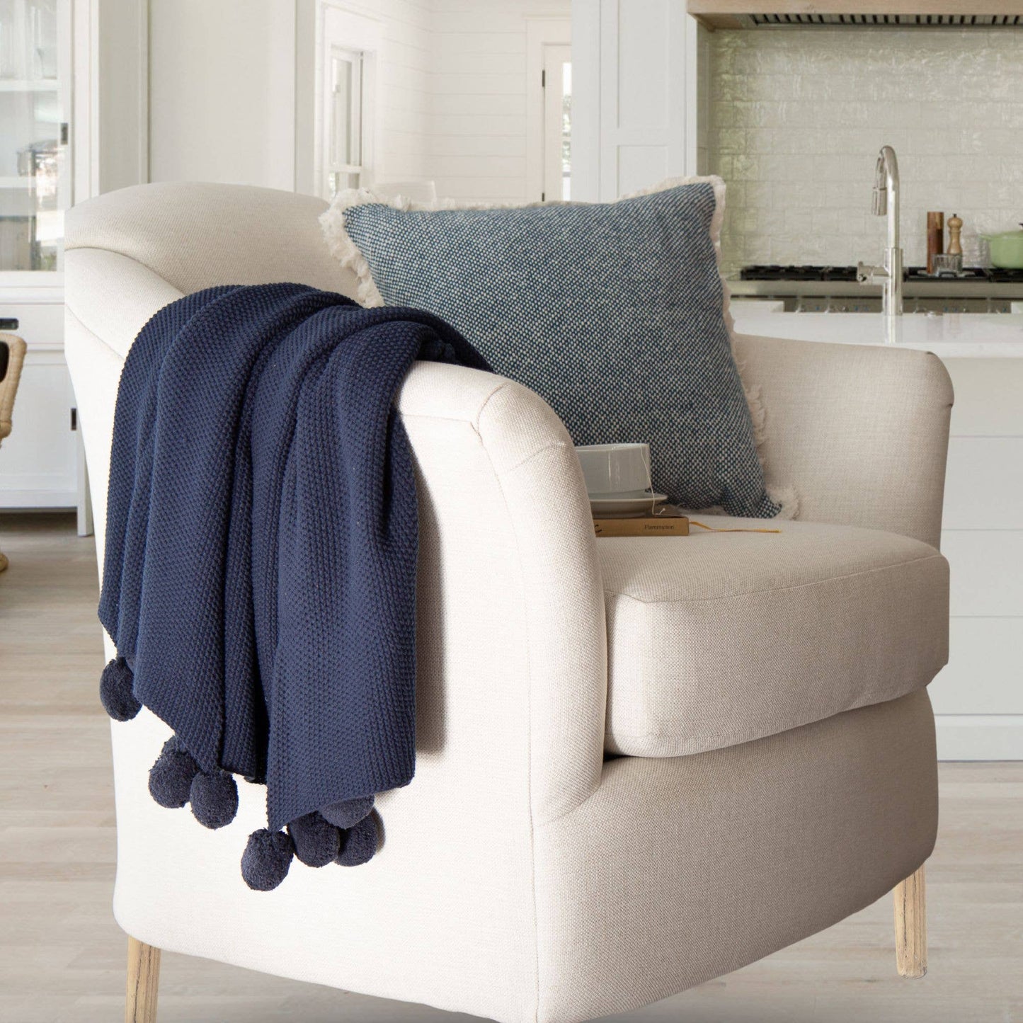Aria Cotton Seedstitch Throw with Pompoms: Mushroom