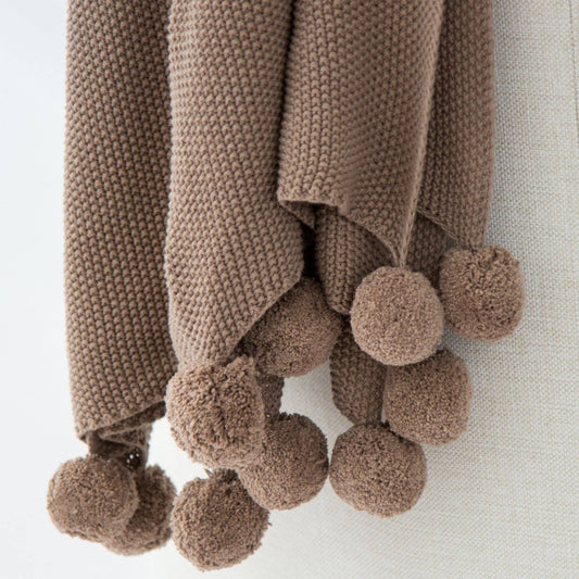 Aria Cotton Seedstitch Throw with Pompoms: Mushroom