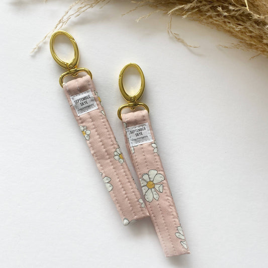 Key Fob: Pretty Pink Daisy