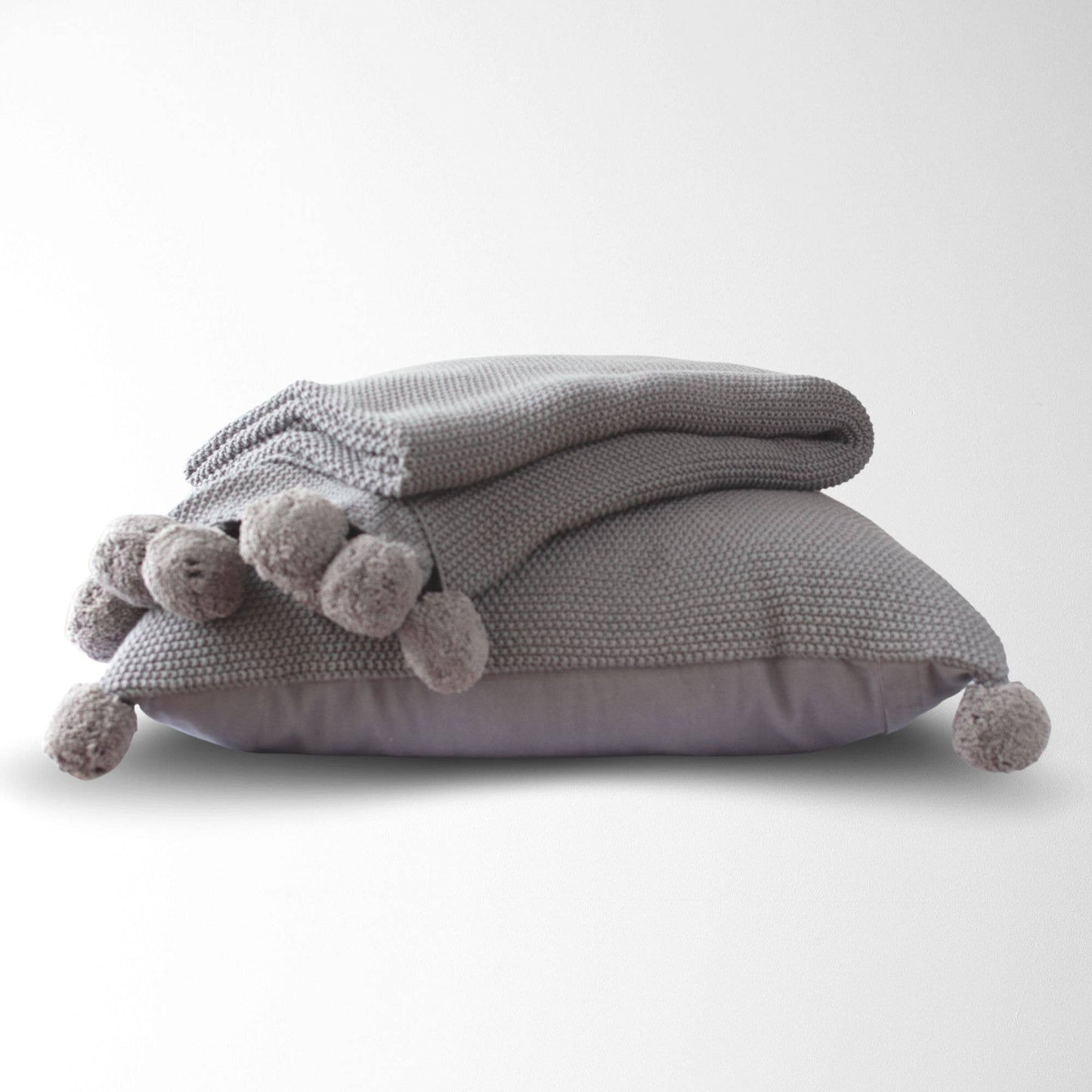 Aria Cotton Seedstitch Throw with Pompoms: Mushroom