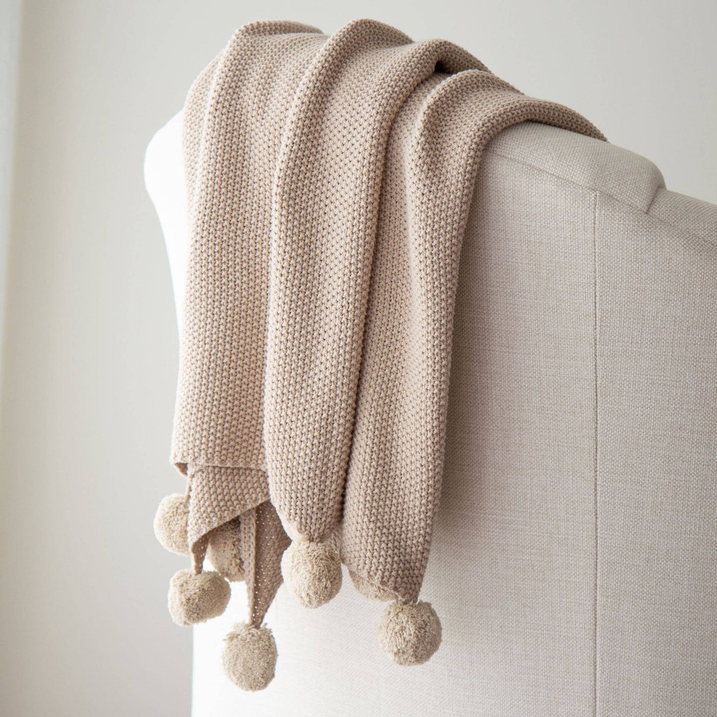 Aria Cotton Seedstitch Throw with Pompoms: Mushroom