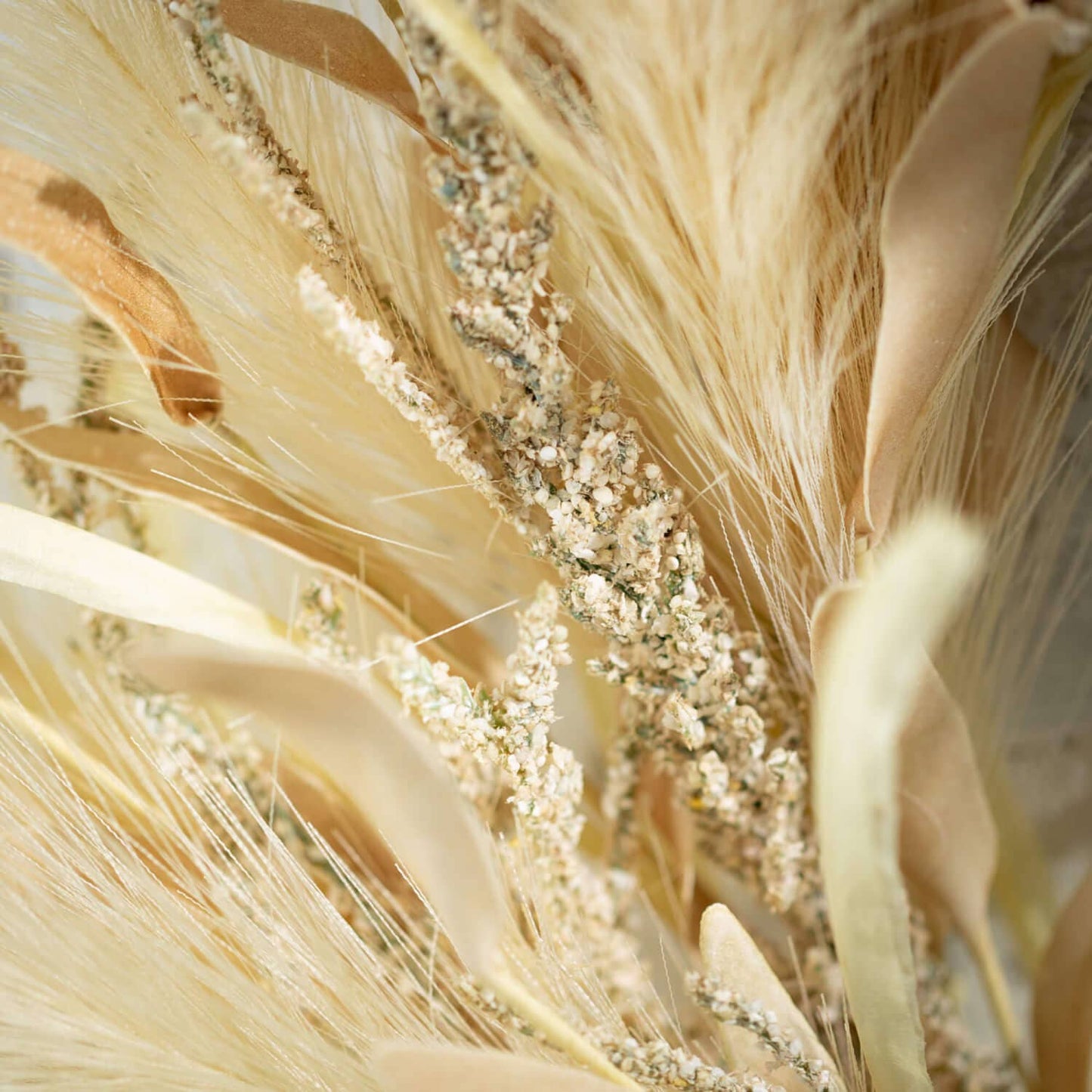 6" Cream Grass & Berry Pick