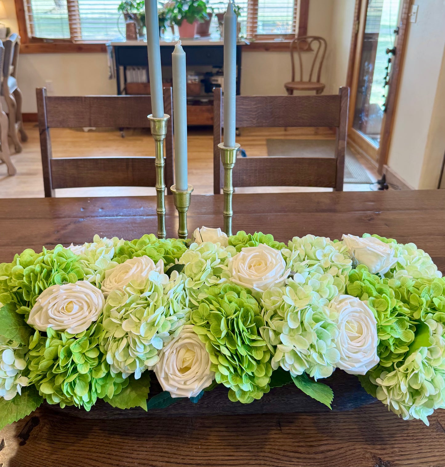 Green Hydrangea/White Rose Oblong Cntrpce