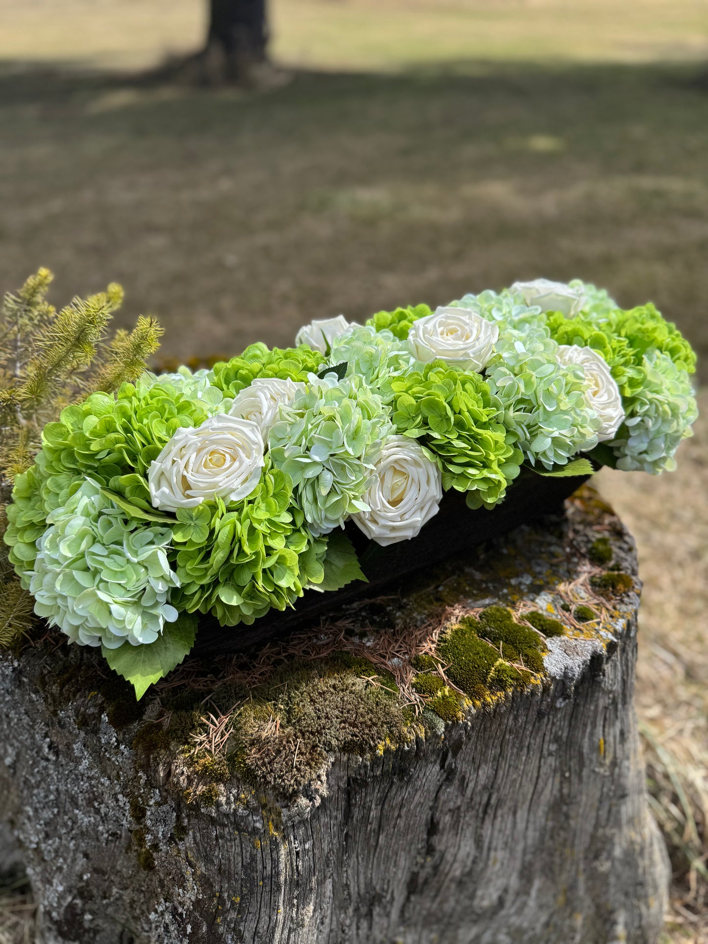 Green Hydrangea/White Rose Oblong Cntrpce
