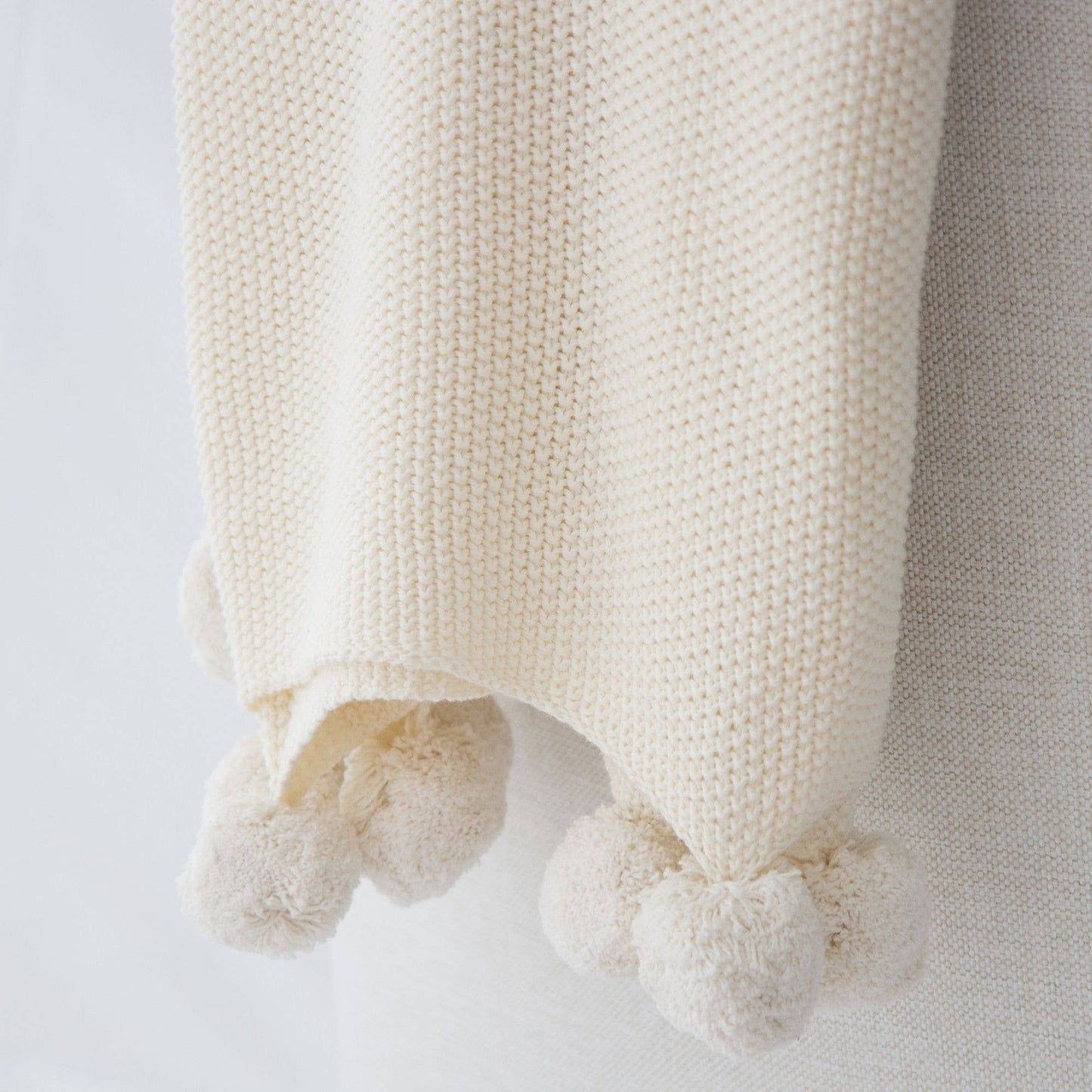 Aria Cotton Seedstitch Throw with Pompoms: Mushroom