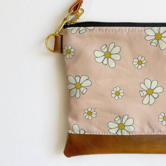 Small Crossbody Bag: Pretty Pink Daisy