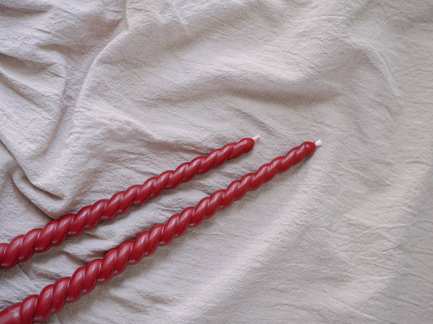 Twisted taper candle pr/ Beeswax & Soy Wax: Cream White