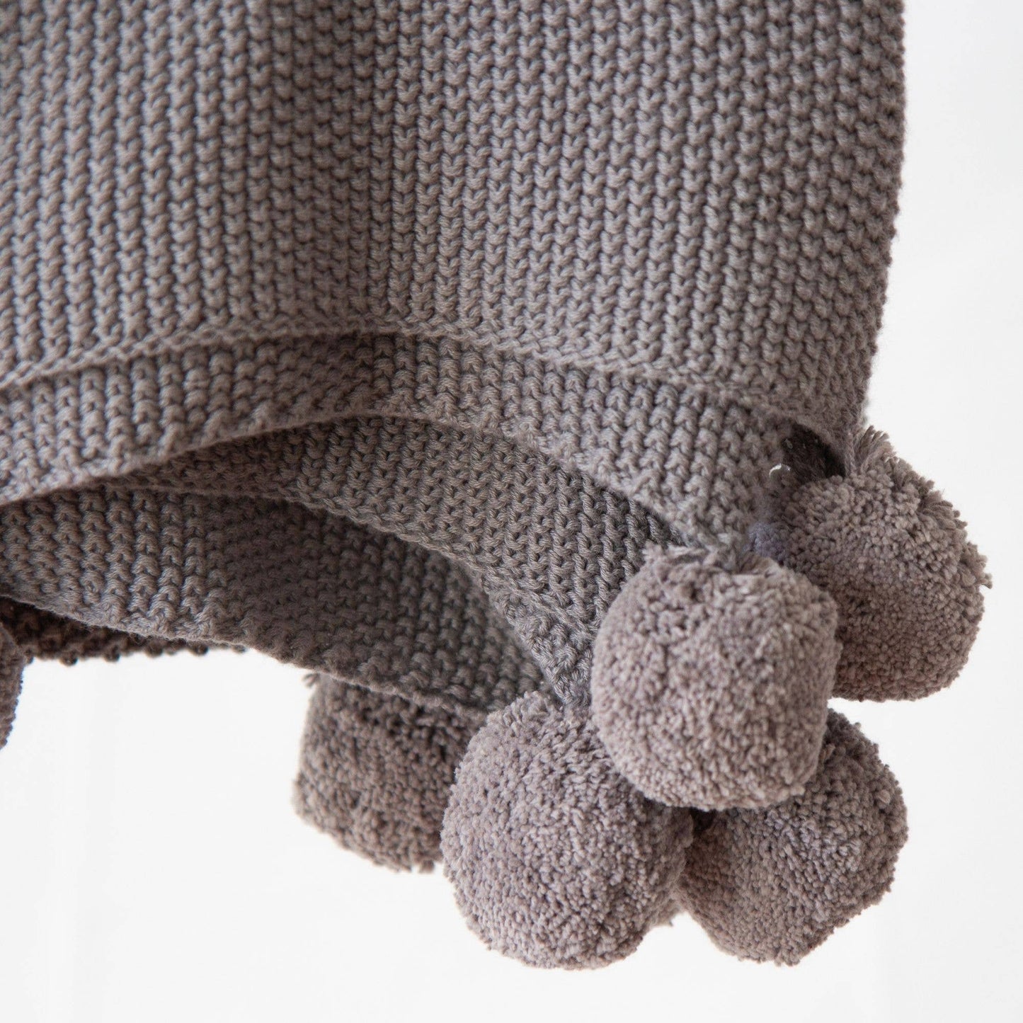 Aria Cotton Seedstitch Throw with Pompoms: Mushroom