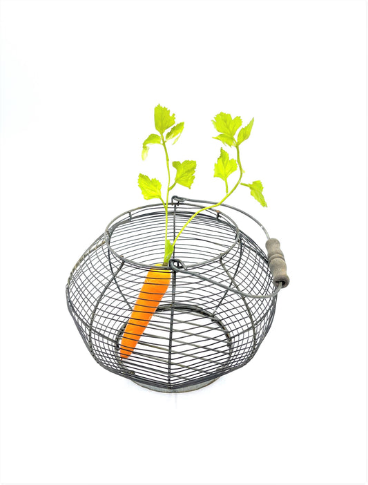 Rusty Zinc Round Wire Egg Basket