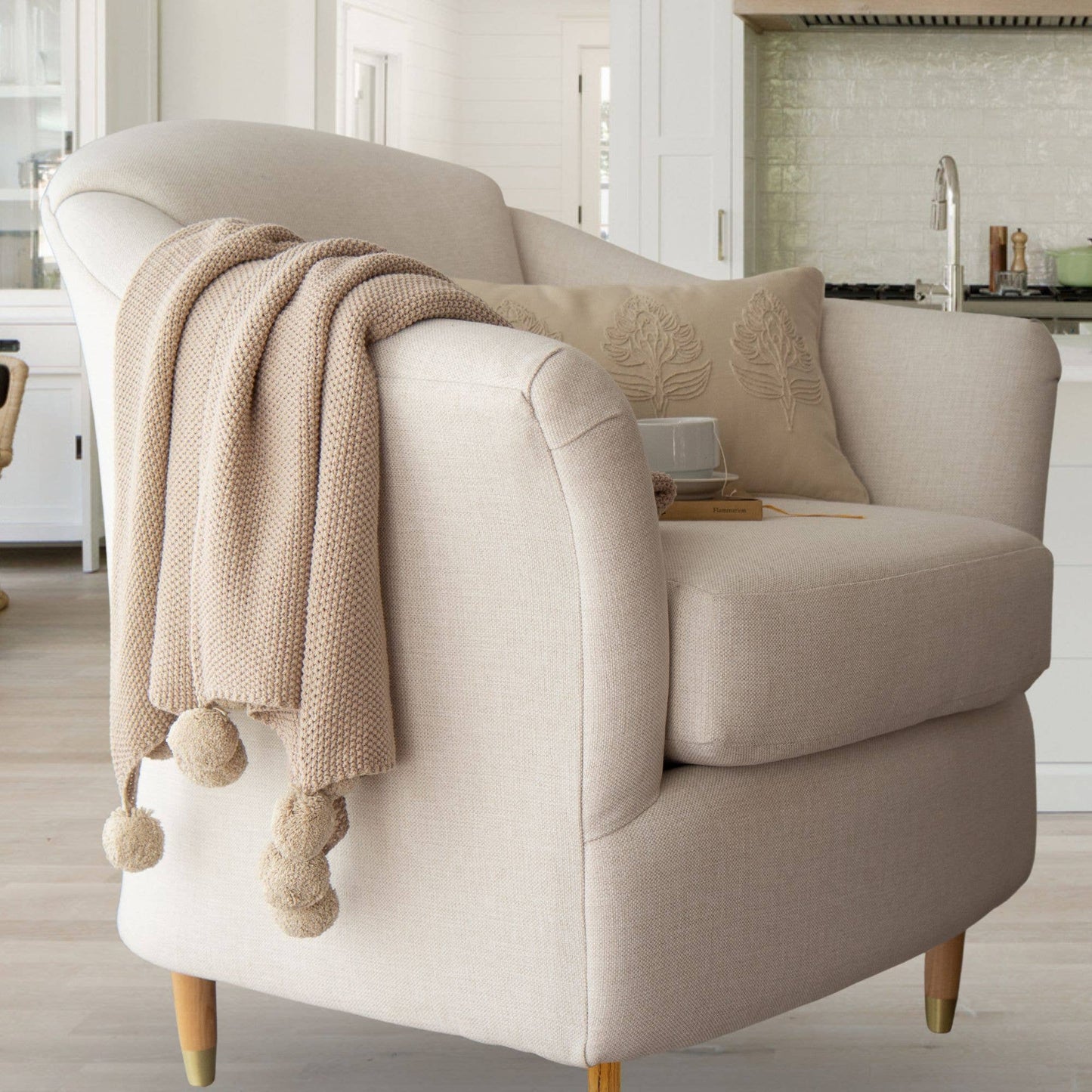 Aria Cotton Seedstitch Throw with Pompoms: Mushroom