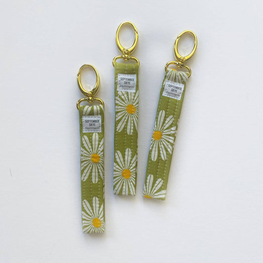 Key Fob: Olive Green Daisy