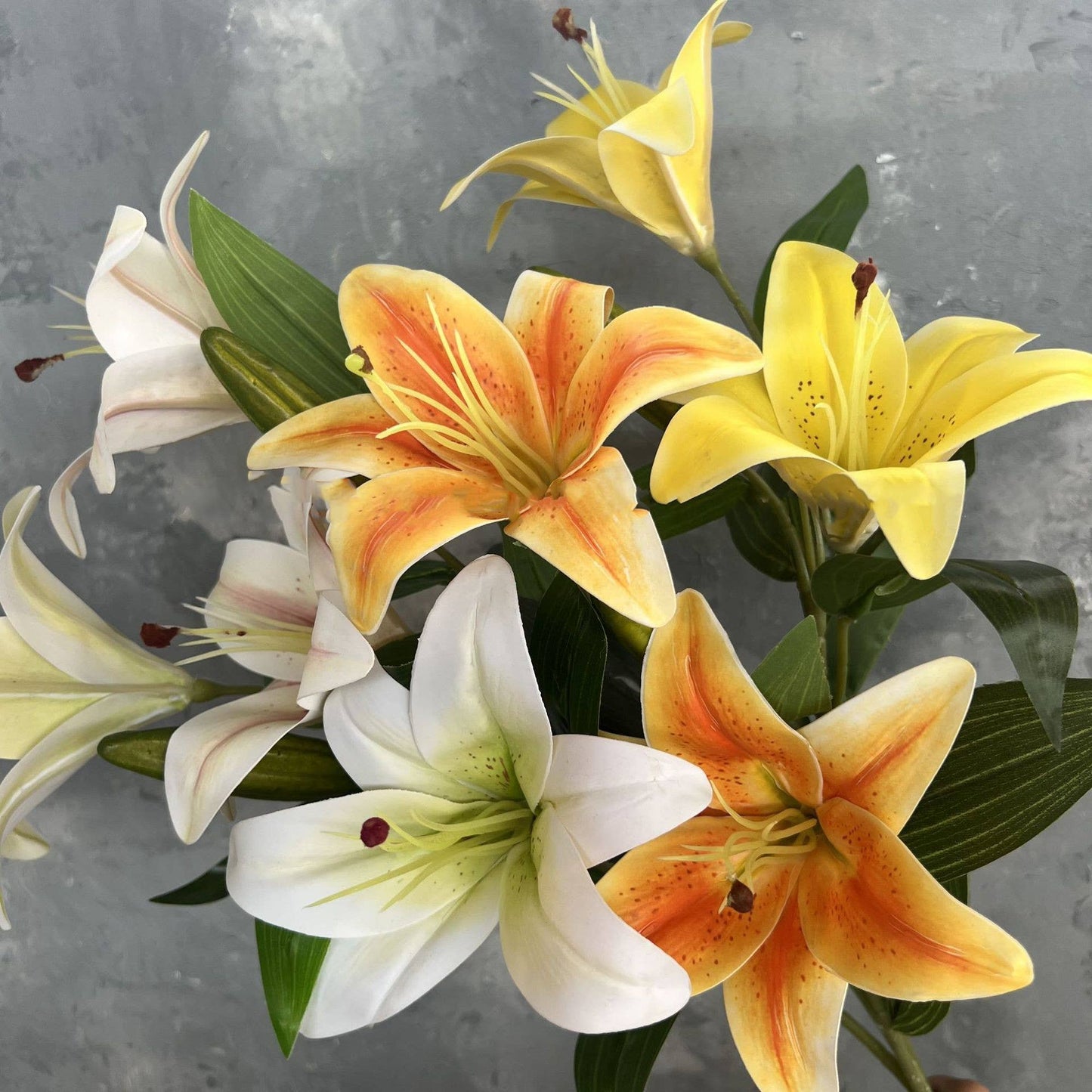 23'' Natural Touch Lilies