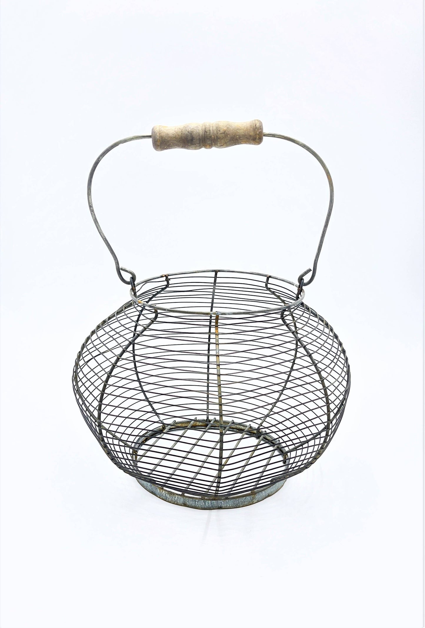 Rusty Zinc Round Wire Egg Basket