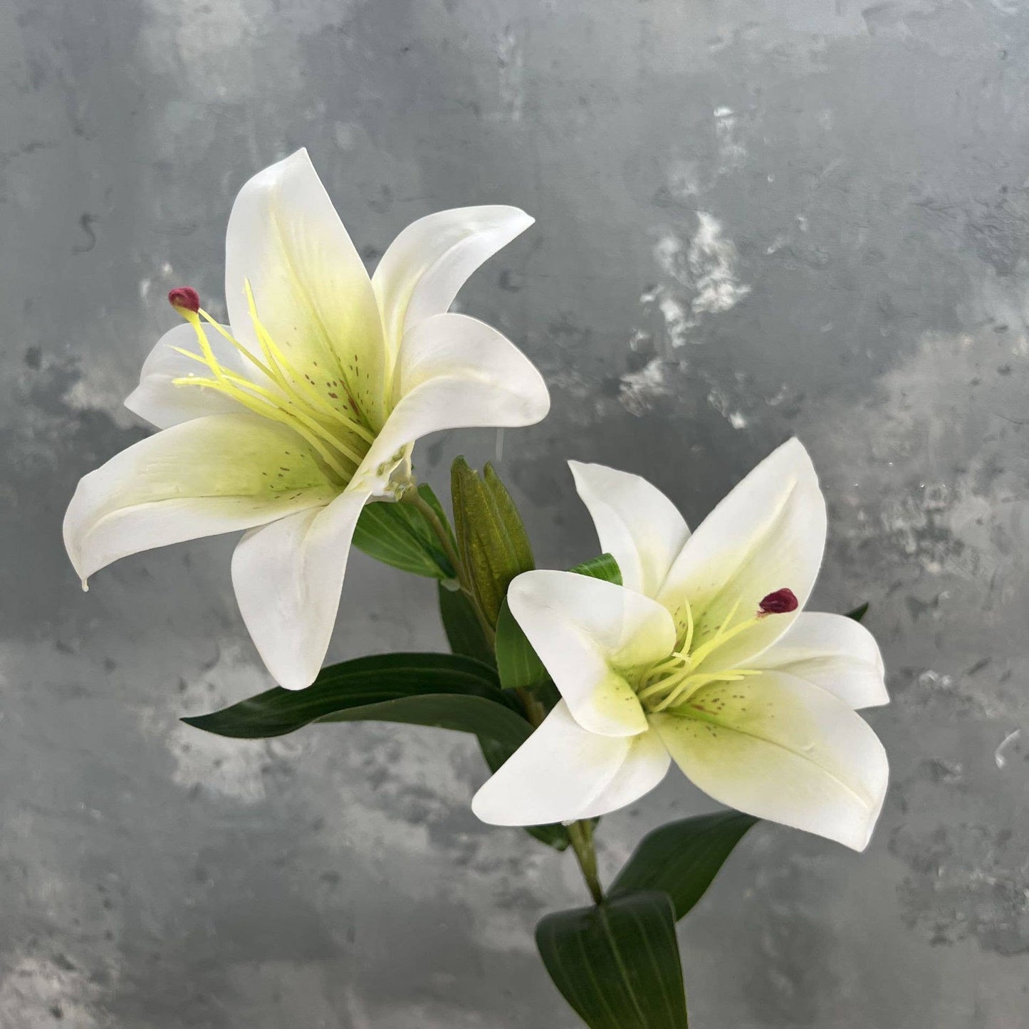 23'' Natural Touch Lilies