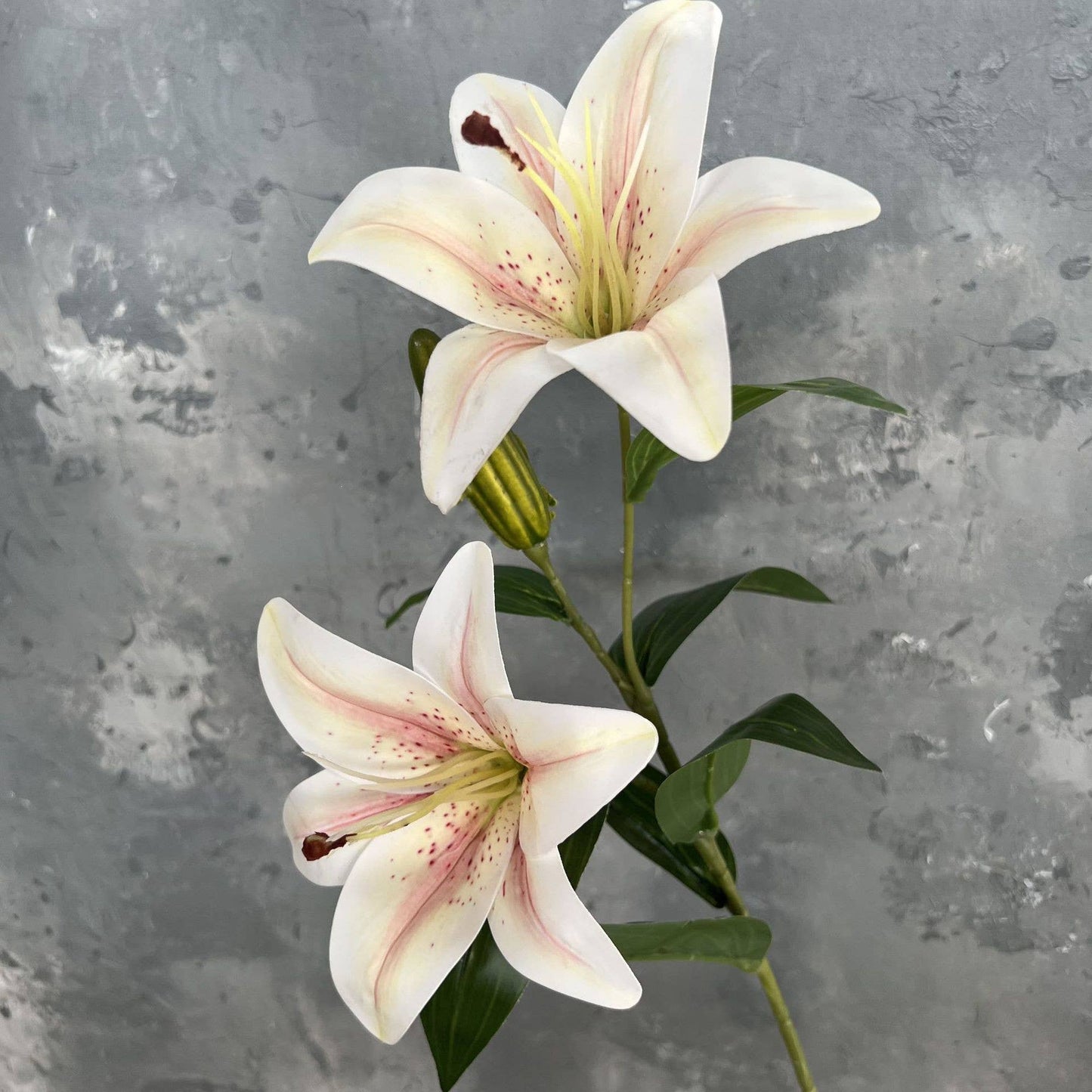 23'' Natural Touch Lilies