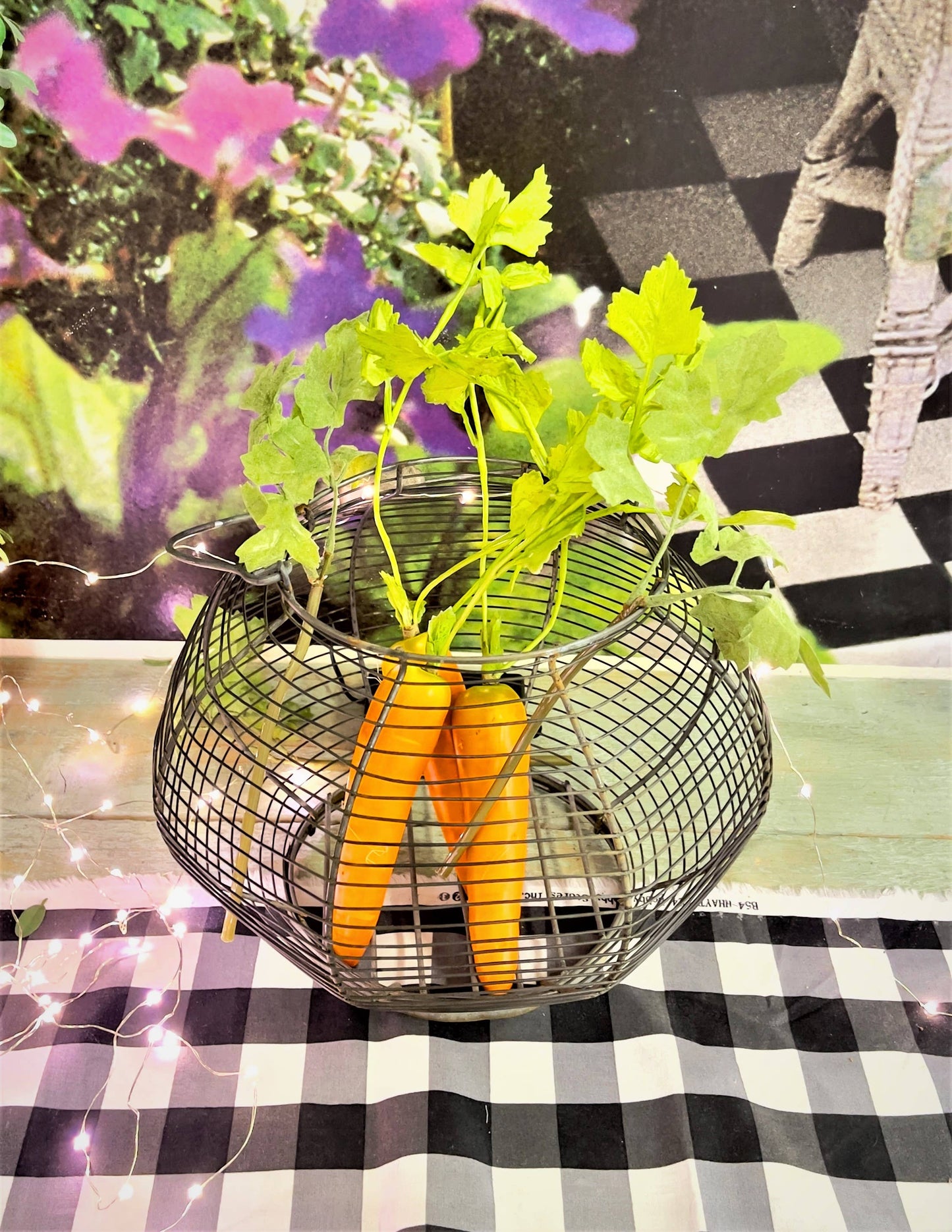Rusty Zinc Round Wire Egg Basket