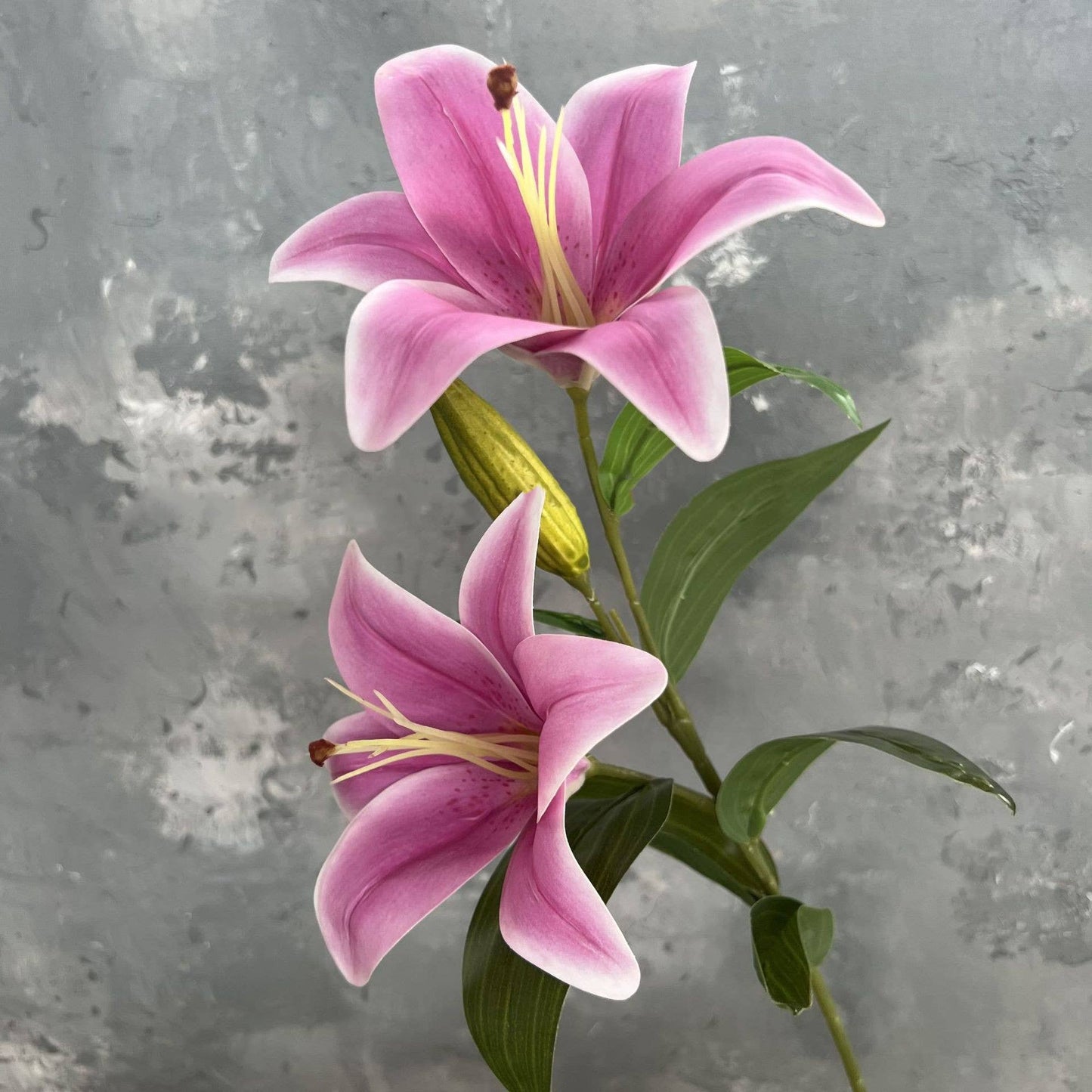 23'' Natural Touch Lilies