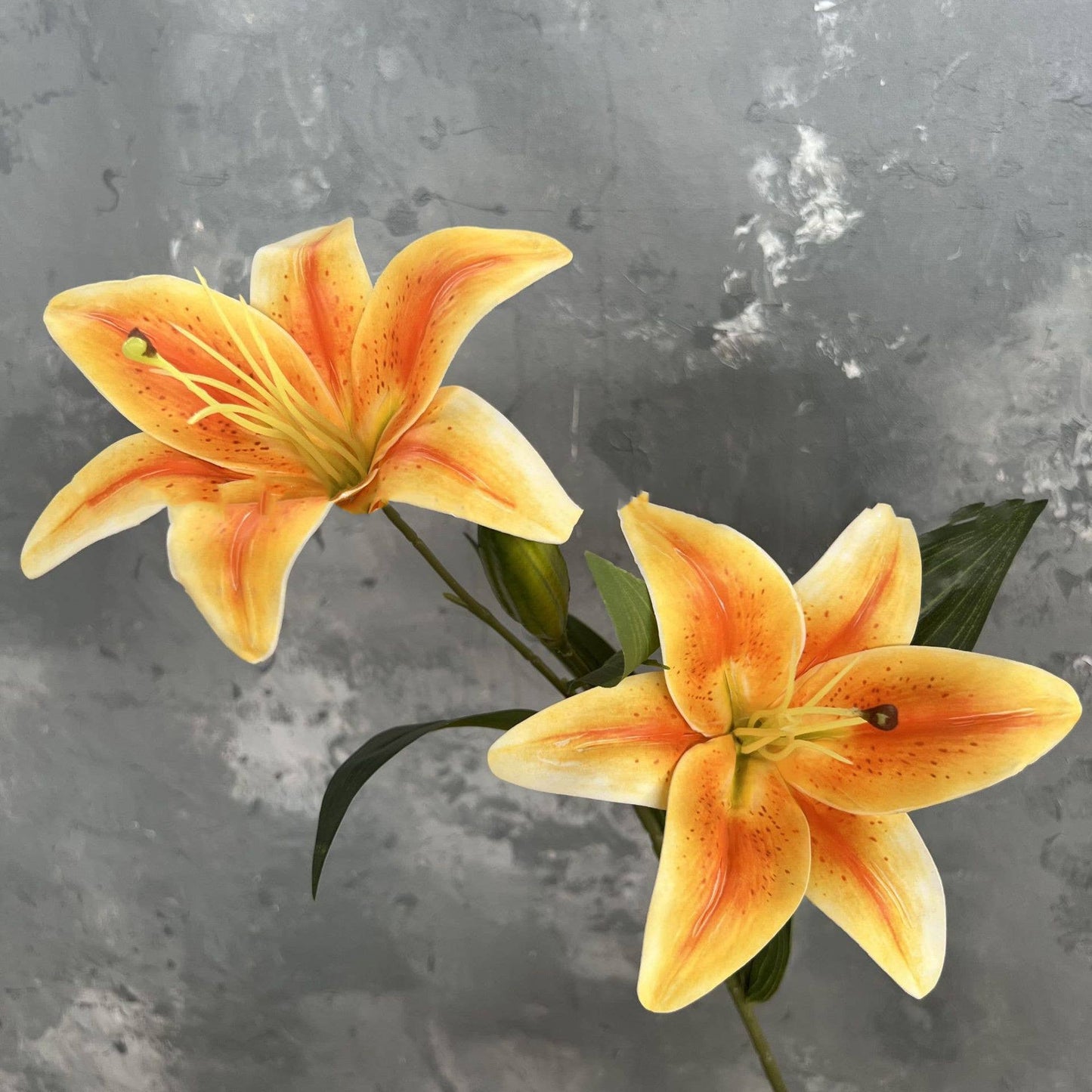 23'' Natural Touch Lilies